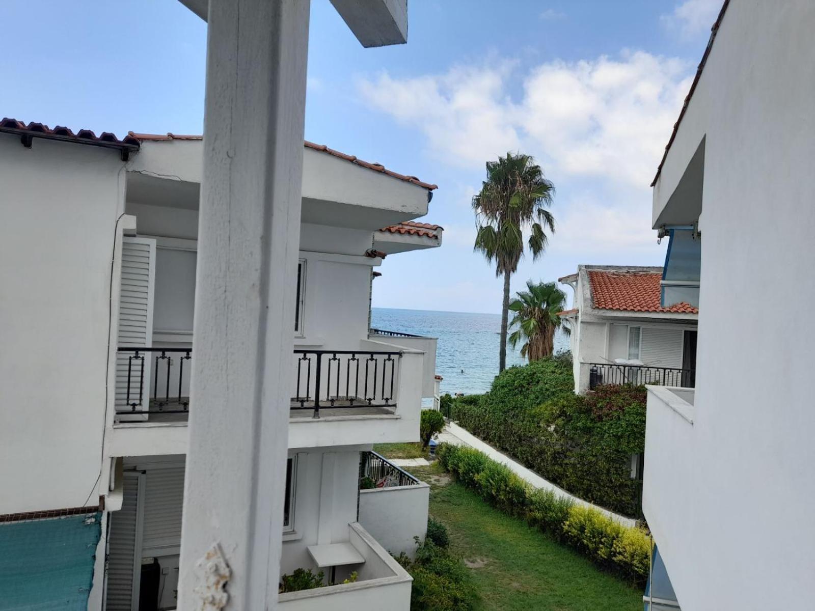 Iris Seafront Apartments Fourka Exteriör bild